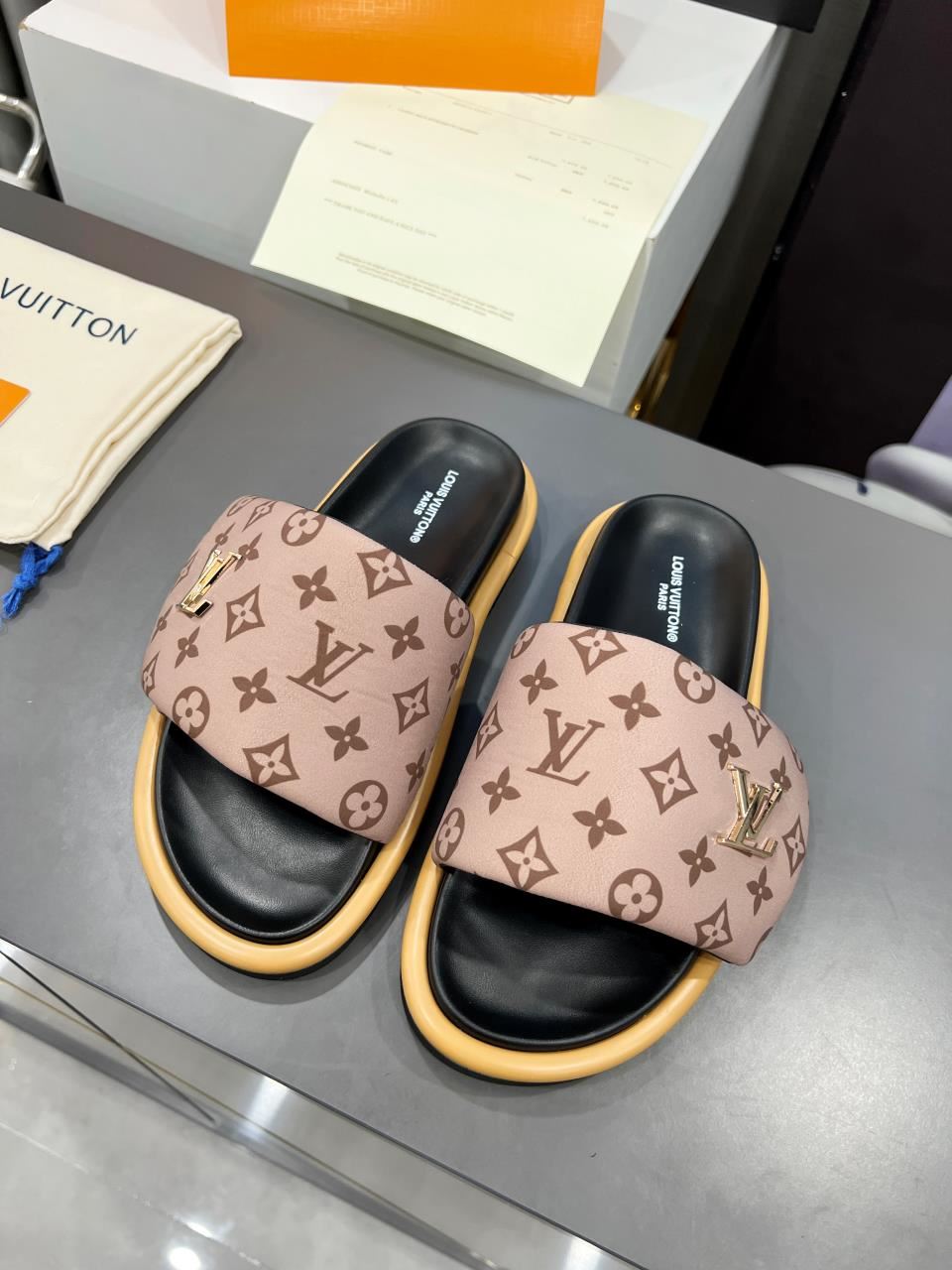 Louis Vuitton Slippers